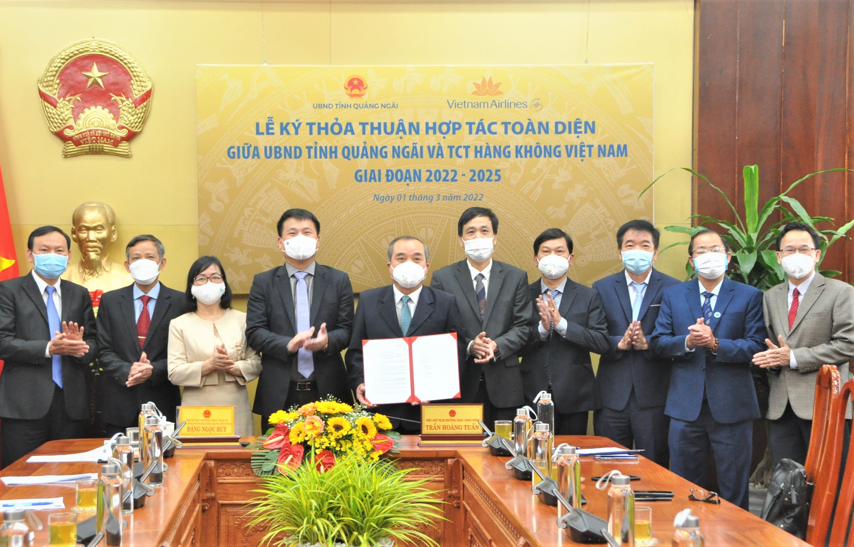 UBND tỉnh Quảng Ngãi và Vietnam Airlines ký kết hợp tác toàn diện