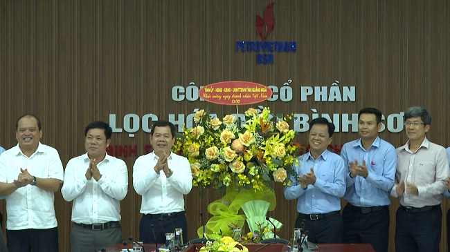 Chủ tịch UBND tỉnh thăm, chức mừng các doanh nghiệp tại KKT Dung Quất và các KCN Quảng Ngãi